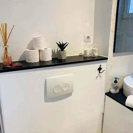 Downtown Studio Apartment *